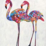 a kép két színes flamingót tartalmaz